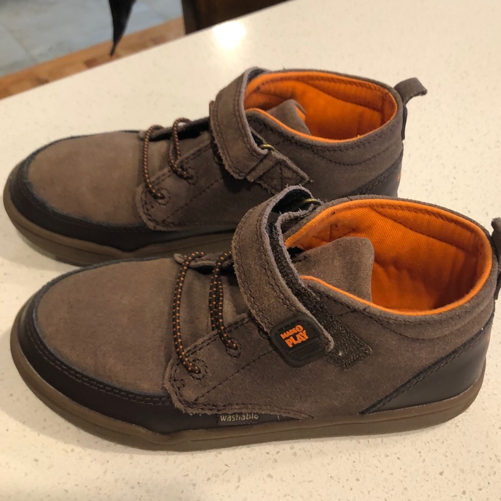 Almost brand new boys stride rite shoes